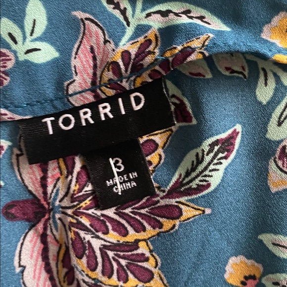 Torrid open front tie hi-low top size 3. Perfect condition - Picture 6 of 8